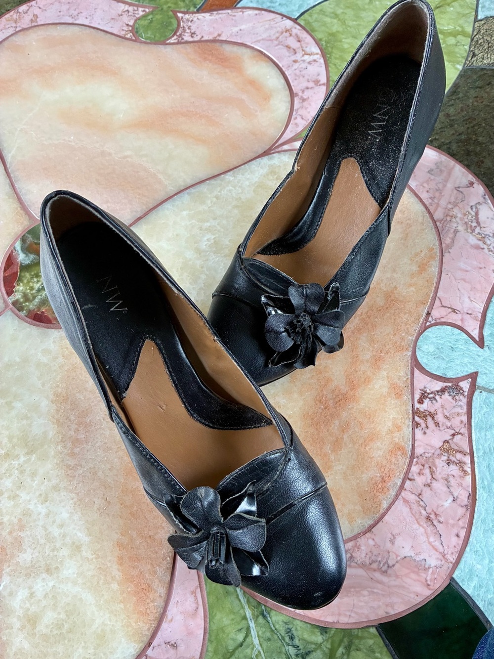 Black Leather Floral Accent Women’s Pumps